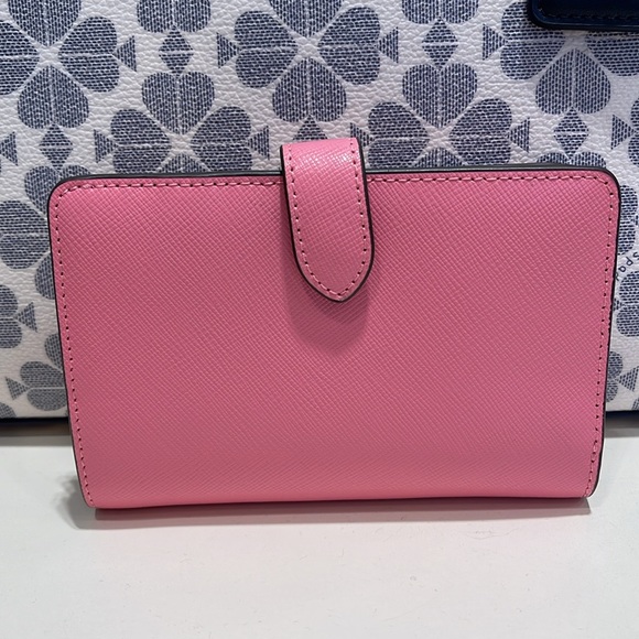 Kate Spade Madison Medium Compact Bifold Wallet
Blossom Pink
NWT - Picture 4 of 16